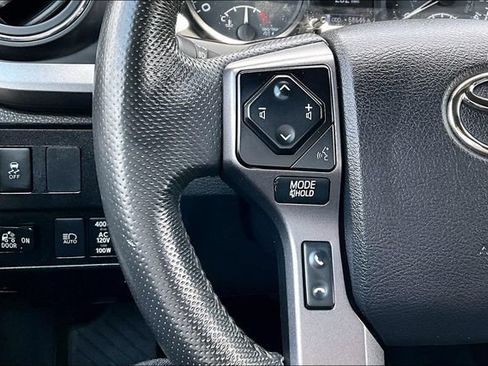 Used 2022 Toyota Tacoma TRD Off-Road w/ Technology Package AWD/4WD image 11