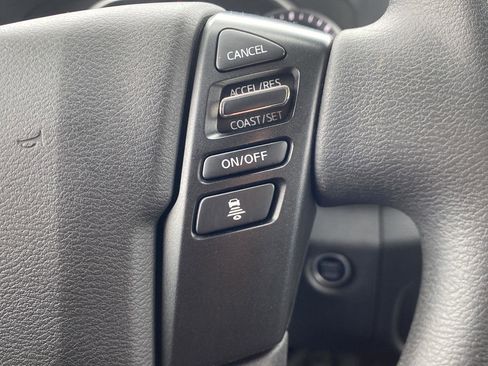 Used 2023 Nissan Frontier SV w/ Technology Package image 18