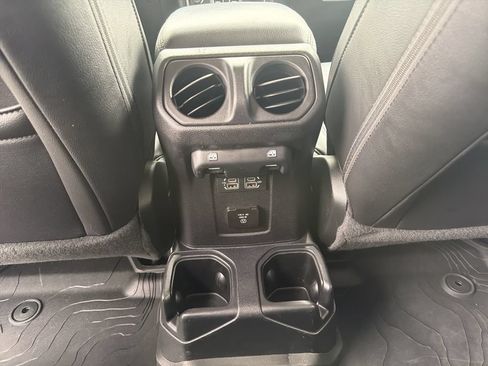Used 2020 Jeep Gladiator Overland AWD/4WD image 22
