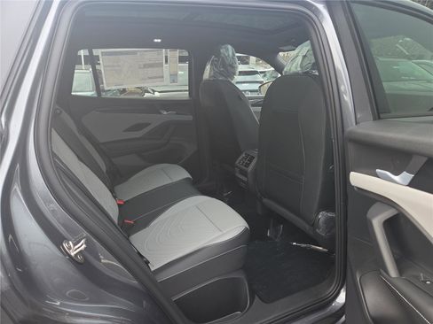 New 2026 Volkswagen Tiguan SE R-Line image 30