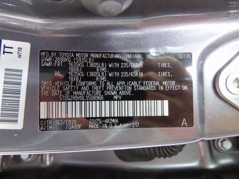 Used 2020 Toyota Highlander XLE image 29