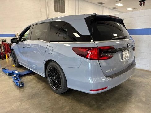 Used 2024 Honda Odyssey Sport image 3