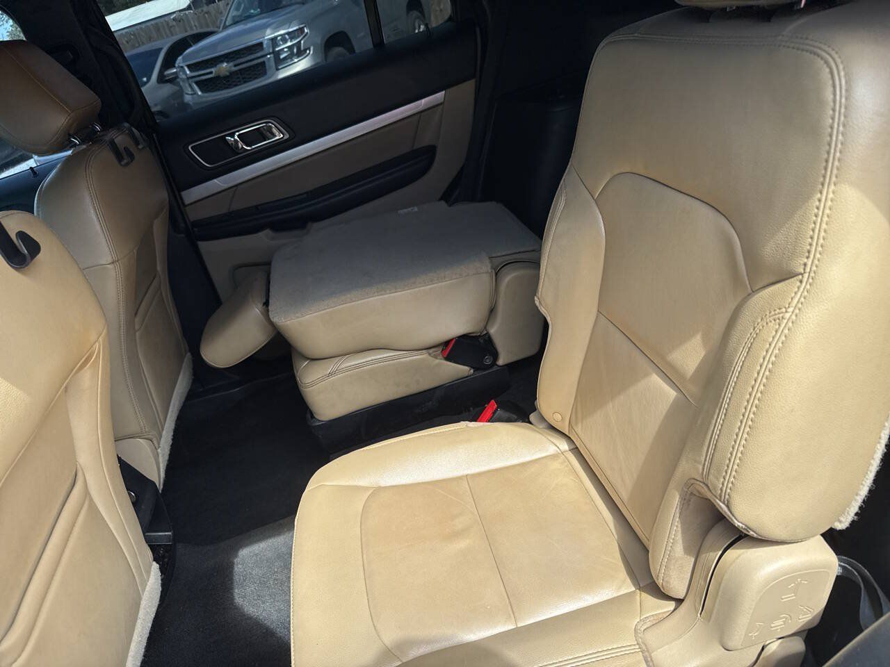Used 2016 Ford Explorer XLT w/ Equipment Group 202A FWD image 10