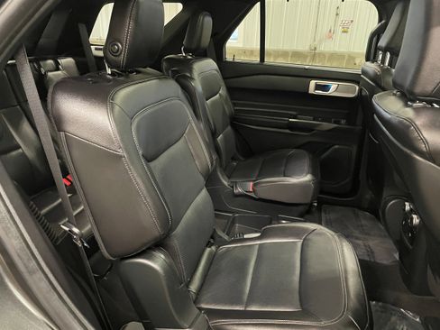 Used 2020 Ford Explorer Limited w/ Class III Trailer Tow Package image 35