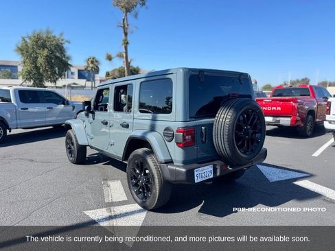 Used 2025 Jeep Wrangler Unlimited Sahara w/ Safety Group AWD/4WD image 3