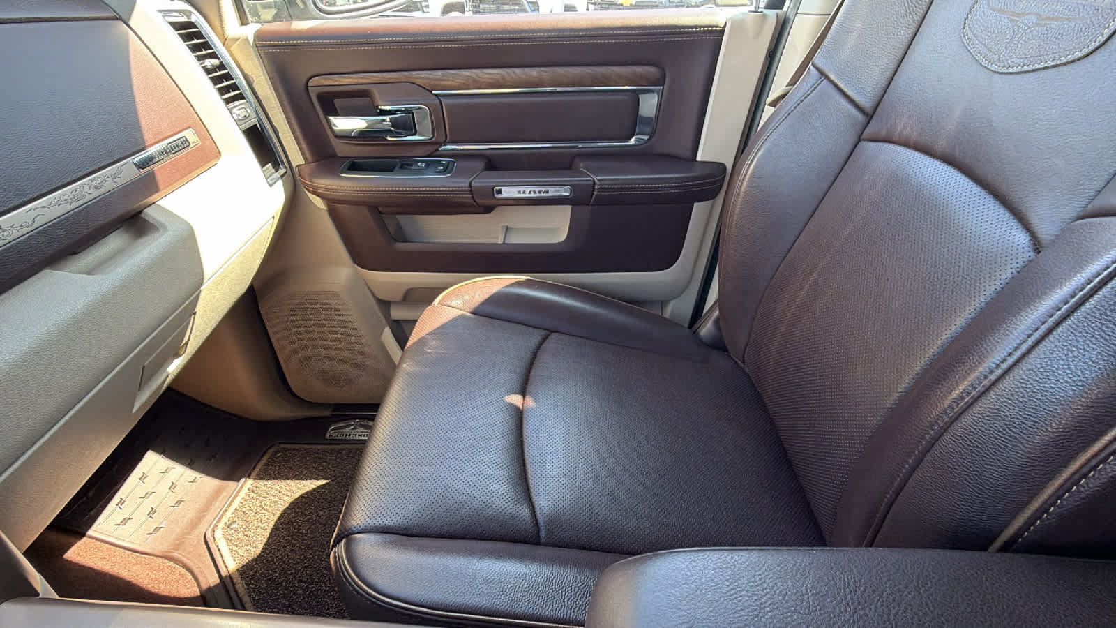 Used 2017 RAM 1500 Laramie Longhorn RWD image 12