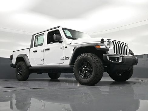 Used 2023 Jeep Gladiator Sport AWD/4WD image 31