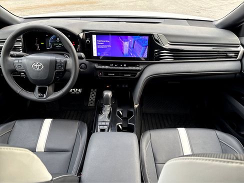 Used 2025 Toyota Camry SE w/ Multimedia Upgrade Package image 4