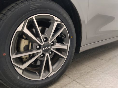 Used 2023 Kia Forte LXS w/ LXS Technology Package FWD image 31