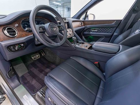 Used 2023 Bentley Bentayga AWD/4WD image 40