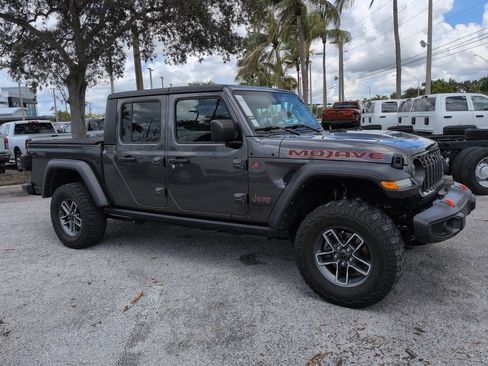 Used 2024 Jeep Gladiator Mojave w/ Technology Group AWD/4WD image 2