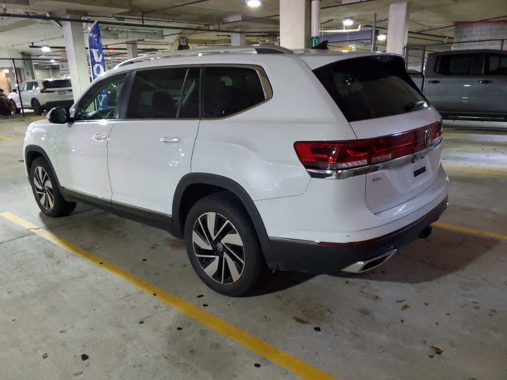 Used 2024 Volkswagen Atlas SEL AWD/4WD image 3