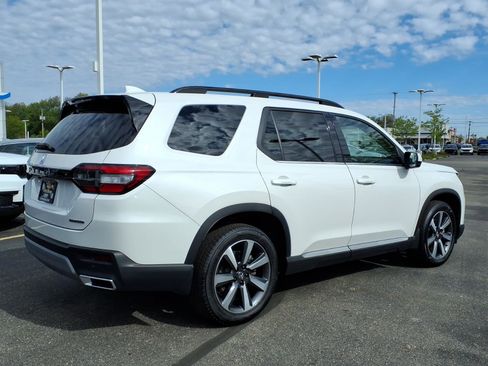 Certified 2024 Honda Pilot Touring image 12