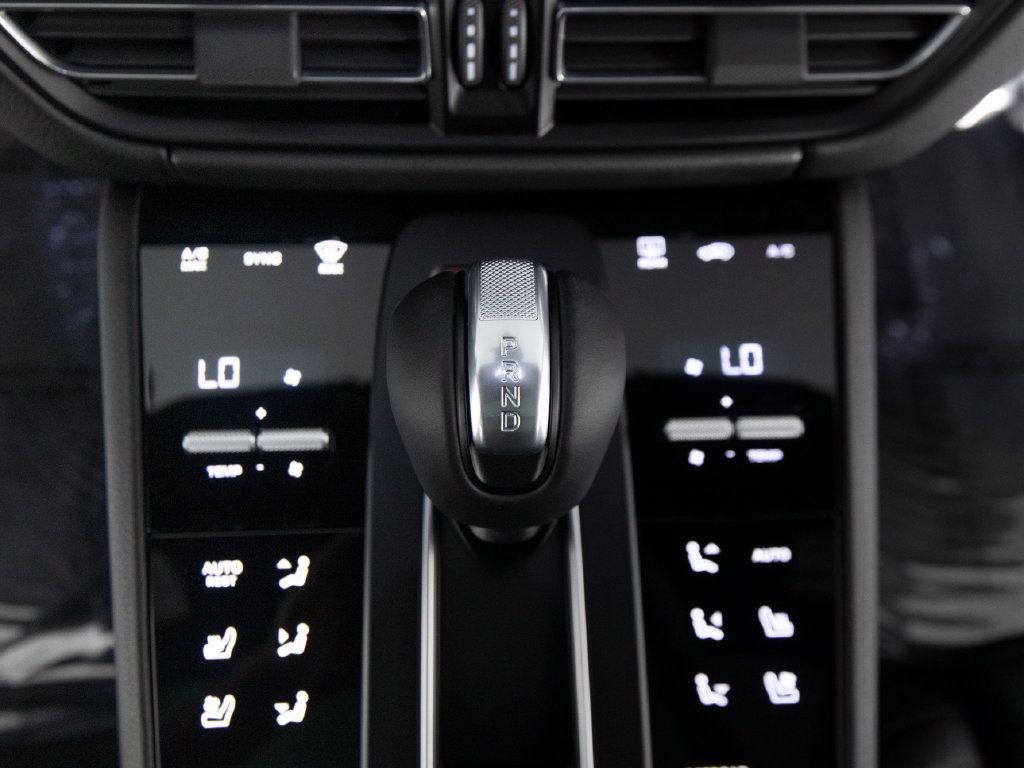 Certified 2026 Porsche Macan S AWD/4WD image 27