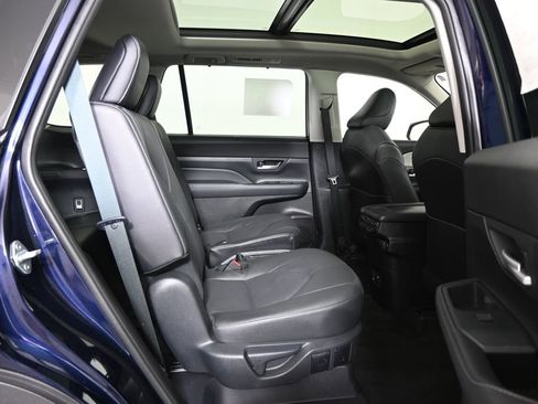 Used 2024 Toyota Grand Highlander AWD image 16