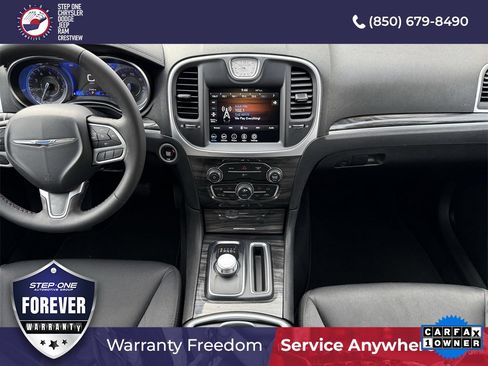 Used 2022 Chrysler 300 Touring image 16