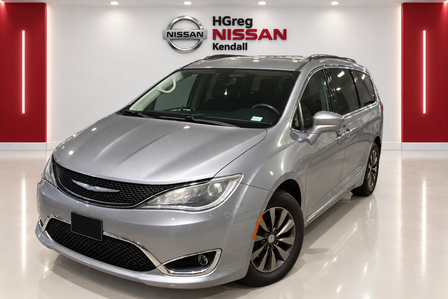 Used 2019 Chrysler Pacifica Touring-L Plus FWD image 2