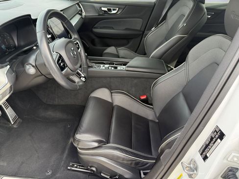 Used 2020 Volvo S60 T5 R-Design image 10
