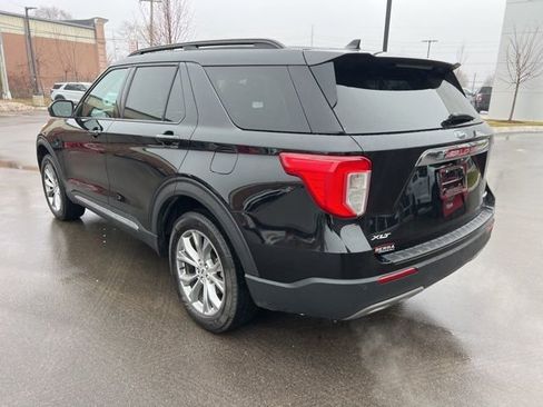 Used 2022 Ford Explorer XLT w/ Equipment Group 202A AWD/4WD image 7