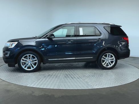 Used 2017 Ford Explorer XLT w/ Equipment Group 201A AWD/4WD image 5