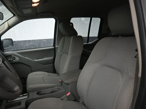 Used 2018 Nissan Frontier SV image 18