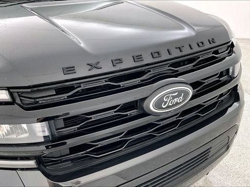 Used 2023 Ford Expedition Limited image 36