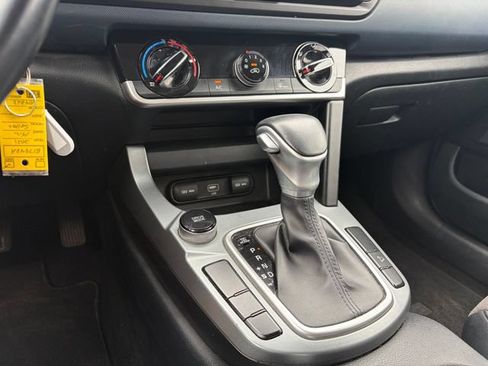 Used 2021 Kia Seltos S FWD image 16