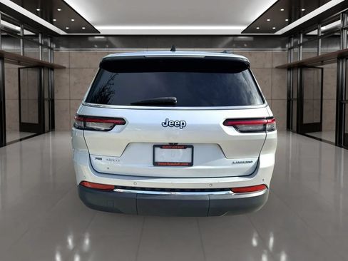 Used 2022 Jeep Grand Cherokee L Laredo w/ Luxury Tech Group I AWD/4WD image 4