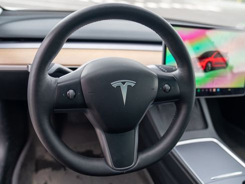 Used 2023 Tesla Model 3 Standard Range RWD image 12