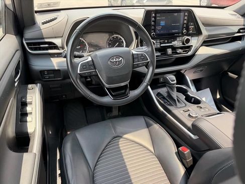 Used 2022 Toyota Highlander XSE AWD/4WD image 12