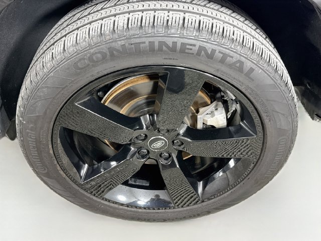 Certified 2023 Land Rover Defender 130 X-Dynamic SE AWD/4WD image 33