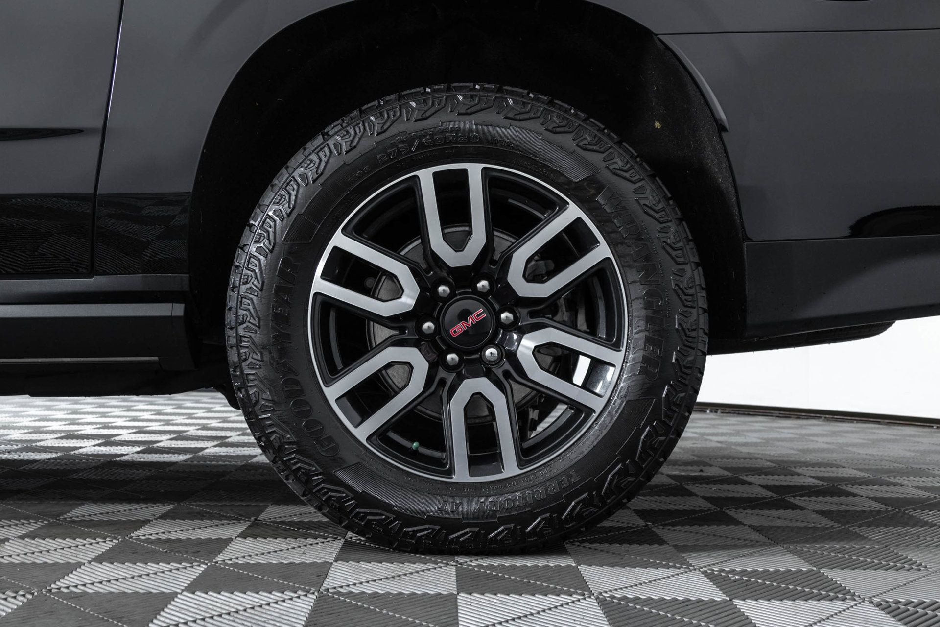 Used 2024 GMC Yukon XL AT4 w/ AT4 Premium Package AWD/4WD image 50