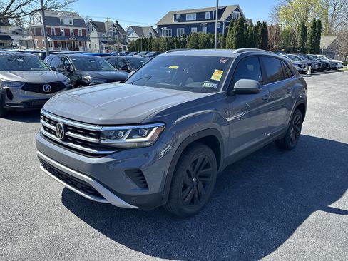 Used 2022 Volkswagen Atlas Cross Sport SE w/ Panoramic Sunroof Package image 2