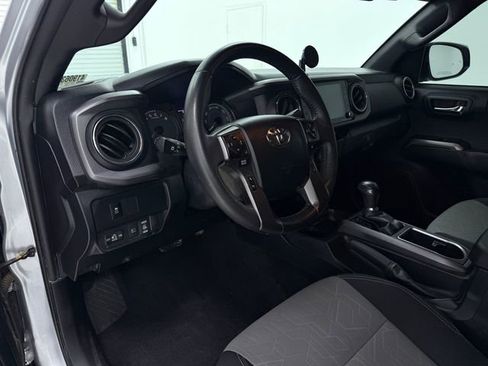 Used 2023 Toyota Tacoma TRD Off-Road w/ Technology Package AWD/4WD image 8