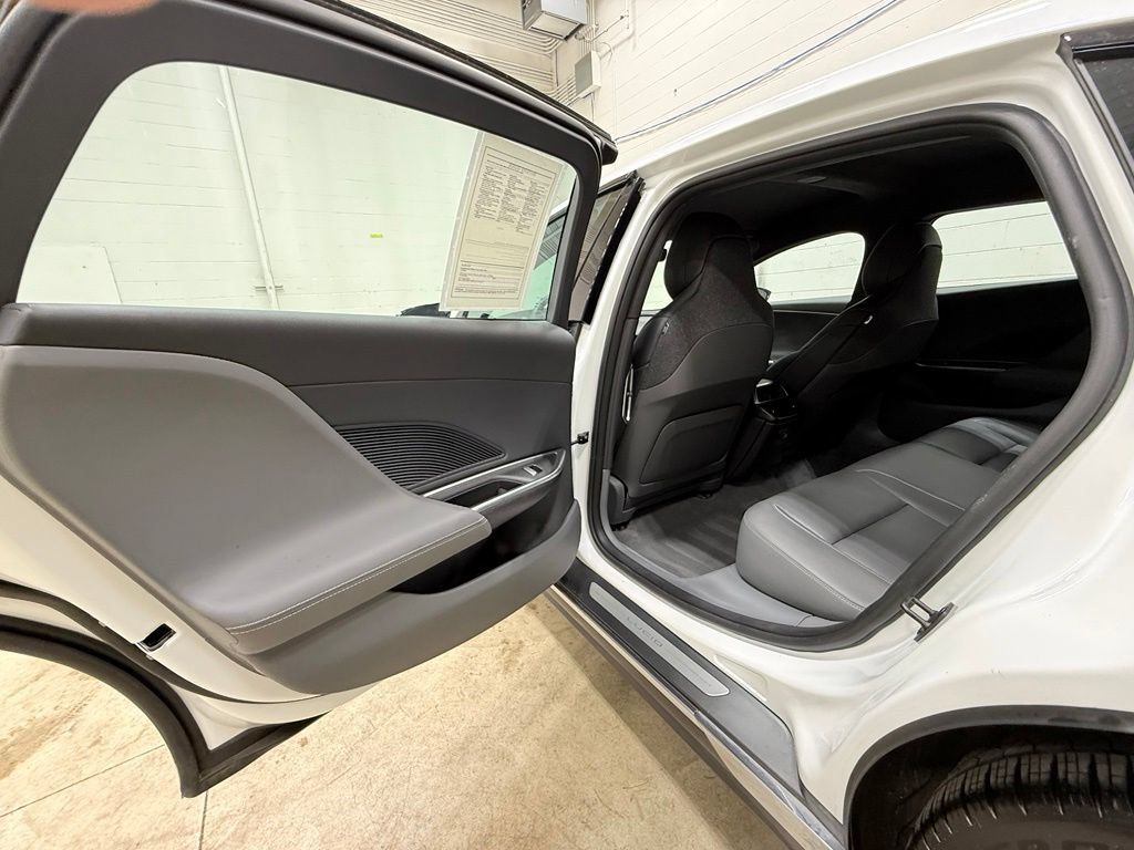 Used 2024 Lucid Air Touring AWD/4WD image 28