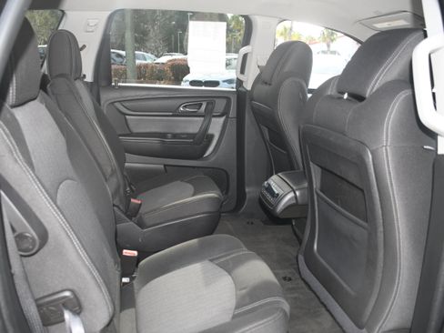 Used 2017 Chevrolet Traverse LT image 18