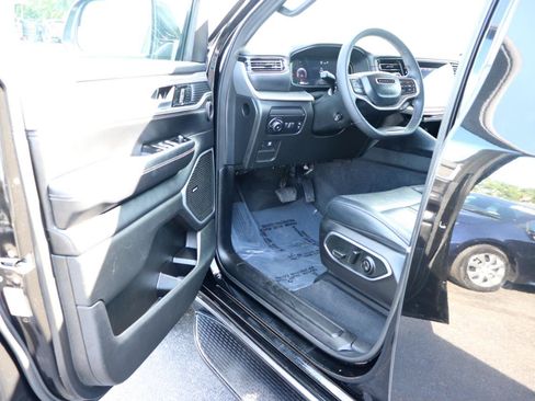Used 2024 Jeep Wagoneer L Series II w/ Flexible Seating Group AWD/4WD image 10