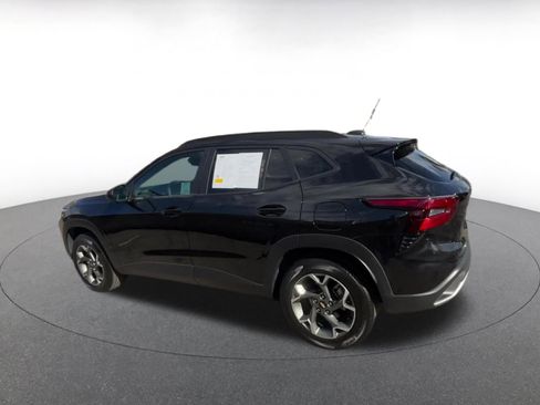 Used 2025 Chevrolet Trax LT image 10