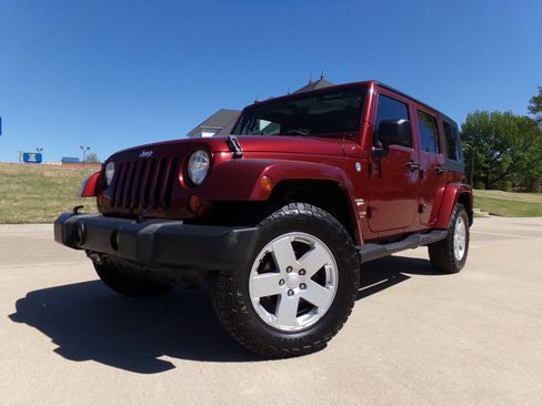 Used 2007 Jeep Wrangler Unlimited Sahara w/ Dual Top Group image 13