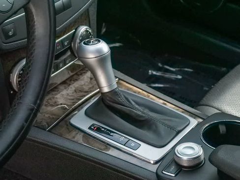 Used 2011 Mercedes-Benz C 350 Sport image 18