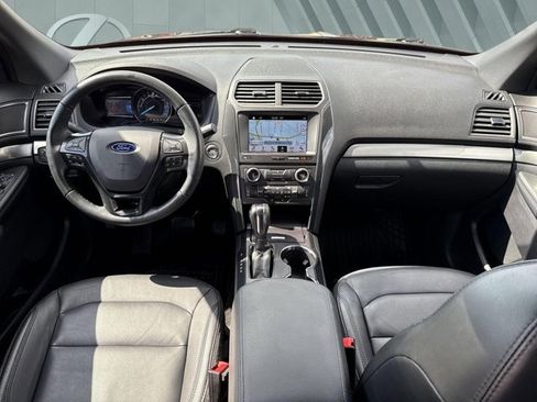 Used 2018 Ford Explorer XLT w/ Equipment Group 202A FWD image 13