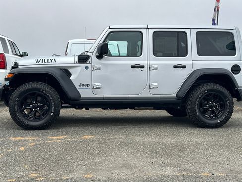 Used 2023 Jeep Wrangler Unlimited AWD/4WD image 2
