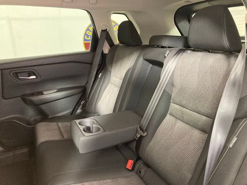 Used 2025 Nissan Rogue SV AWD/4WD image 17