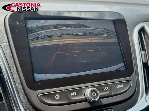 Used 2018 Chevrolet Equinox LT w/ Sun & Infotainment Package FWD image 17