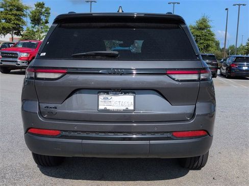 Certified 2024 Jeep Grand Cherokee Altitude image 5