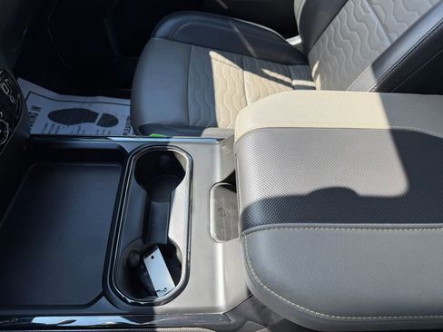 Used 2024 Chevrolet Silverado 2500 ZR2 w/ Technology Package image 32