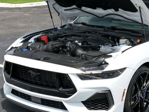 Used 2026 Ford Mustang GT Premium w/ GT Performance Package RWD image 8