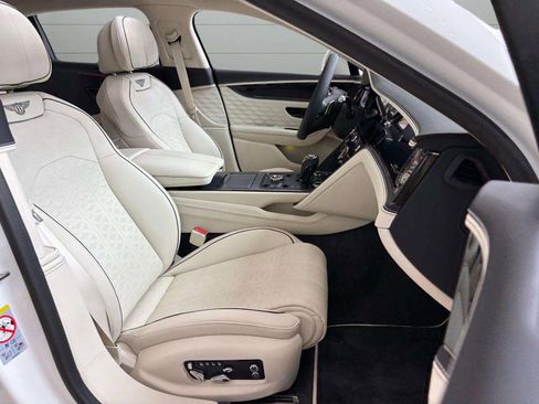 New 2025 Bentley Flying Spur Plug-In Hybrid image 18