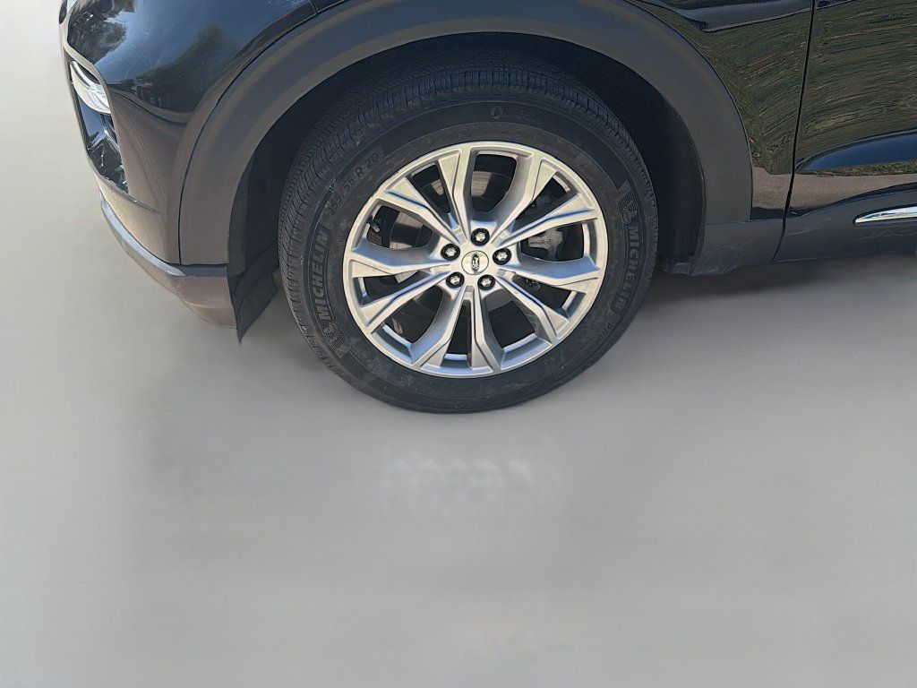 Used 2022 Ford Explorer XLT w/ Equipment Group 202A AWD/4WD image 31