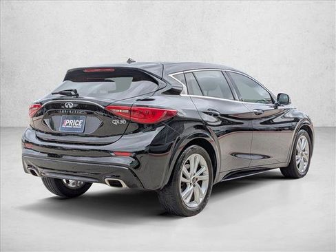 Used 2017 INFINITI QX30 FWD image 3